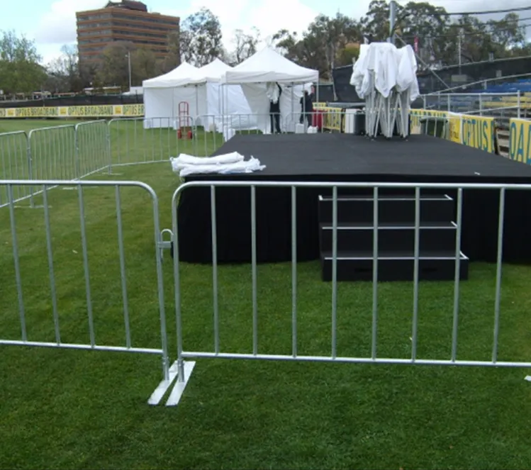 crowd-barrier-using-photo1