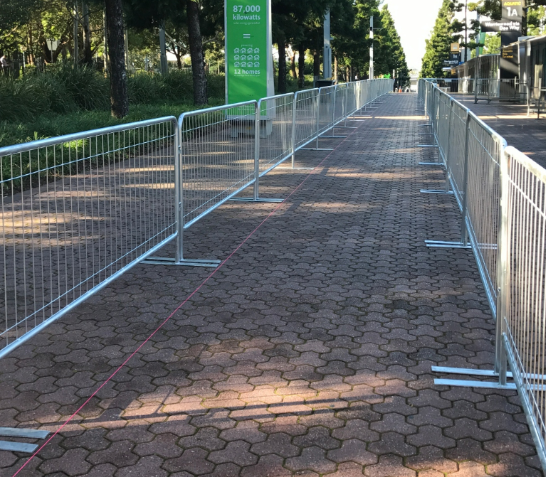 crowd-barrier-using-photo3