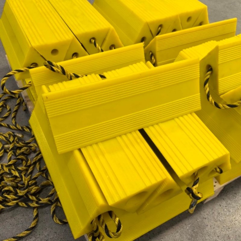 Casting PU airport wheel chock (3) Casting PU airport wheel chock (3)